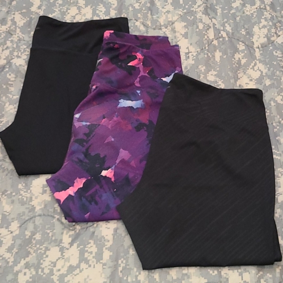 Old Navy Pants - Lot of Old Navy Calf Length Compression Leggings